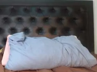 Freechat mollys-charm777 on CamSoda