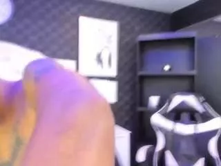 Freechat rave-connor on CamSoda