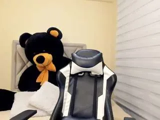 Offline salomebrunette on CamSoda