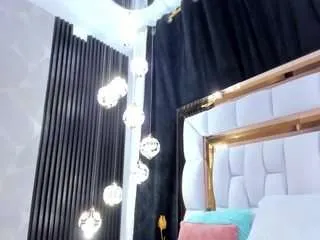 Freechat sarayroyse on CamSoda