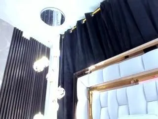 Freechat sarayroyse on CamSoda