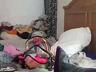 Offline slut4uxo on CamSoda