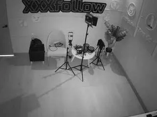 Offline voyeurcam-jb-xfollow on CamSoda