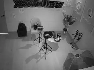 Offline voyeurcam-jb-xfollow on CamSoda