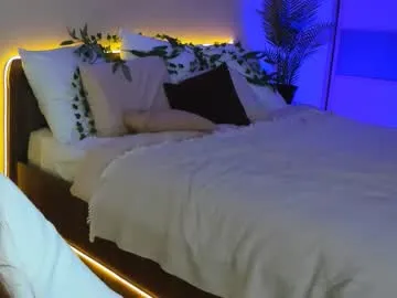 Freechat alluringeyess on Chaturbate