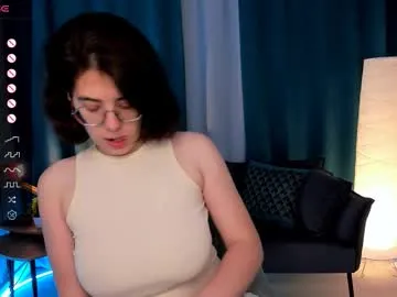 Freechat bellacaress on Chaturbate