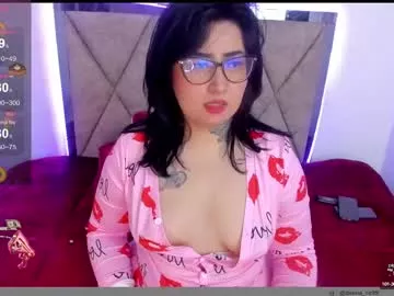 Freechat curvybaddie on Chaturbate