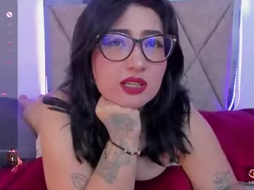 Freechat curvybaddie on Chaturbate