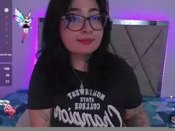 Freechat curvybaddie on Chaturbate