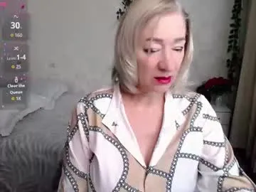 hunters_woman — GOAL: Show the dog's pose [10 tokens remaining] Welcome to my room! #mature #blonde #bigboobs #milf #bigass