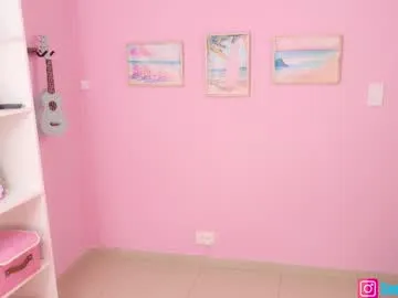 Away little_effy18_ on Chaturbate