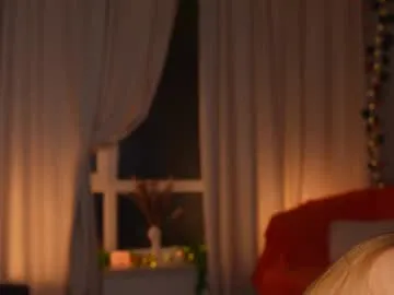 Freechat little_poetry on Chaturbate