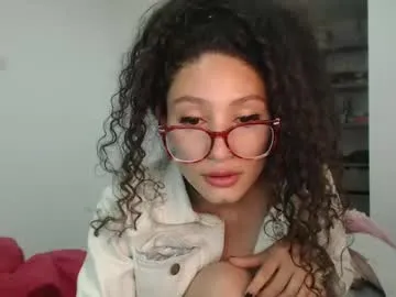 petite_kurly_qt on Chaturbate