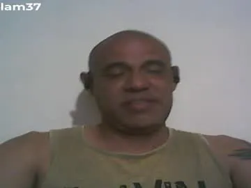 retlam37 on Chaturbate