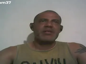 retlam37 on Chaturbate