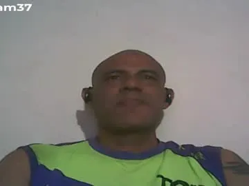 retlam37 on Chaturbate
