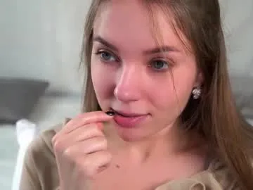 Freechat roxannastoo on Chaturbate