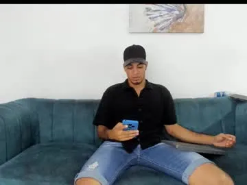 Freechat straight__friends on Chaturbate