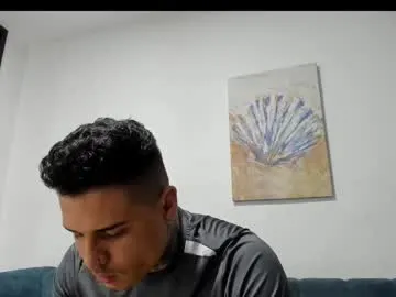 Freechat straight__friends on Chaturbate