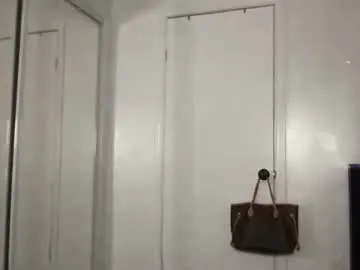 Freechat ursweetestlilly on Chaturbate