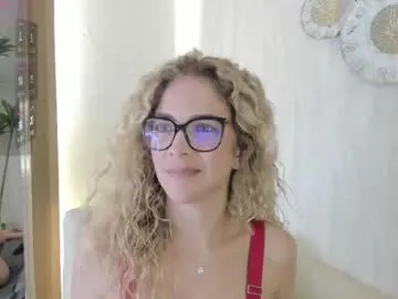 Freechat velora_ on Chaturbate