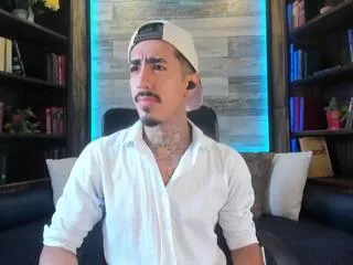 Offline donovan_desmond on Flirt4Free