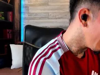 Offline donovan_desmond on Flirt4Free