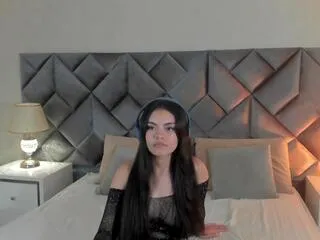 Freechat leiza_thompson on Flirt4Free