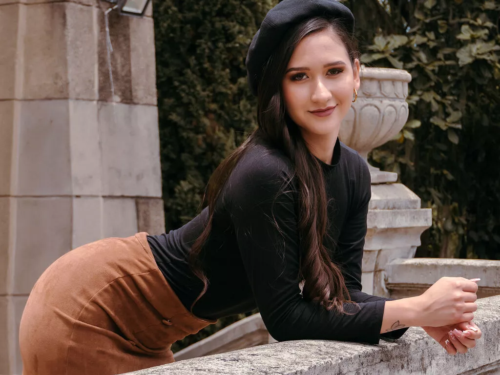 LiveJasmin AlanaPearce is Freechat AlanaPearce — music, eating, sleeping, exploring, experiencing new things, dancing, singing, Italian food, Venezuelan food, whiskey, the outdoors, shopping, going to movies and parties.