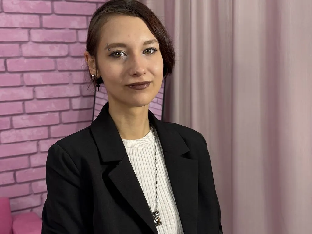 LiveJasmin AlisaWinsor is Freechat AlisaWinsor — Exploring the language of the body and the art of subtle flirtation
Collecting fragrances that awaken the senses
Turning ordinary evenings into unforgettable stories