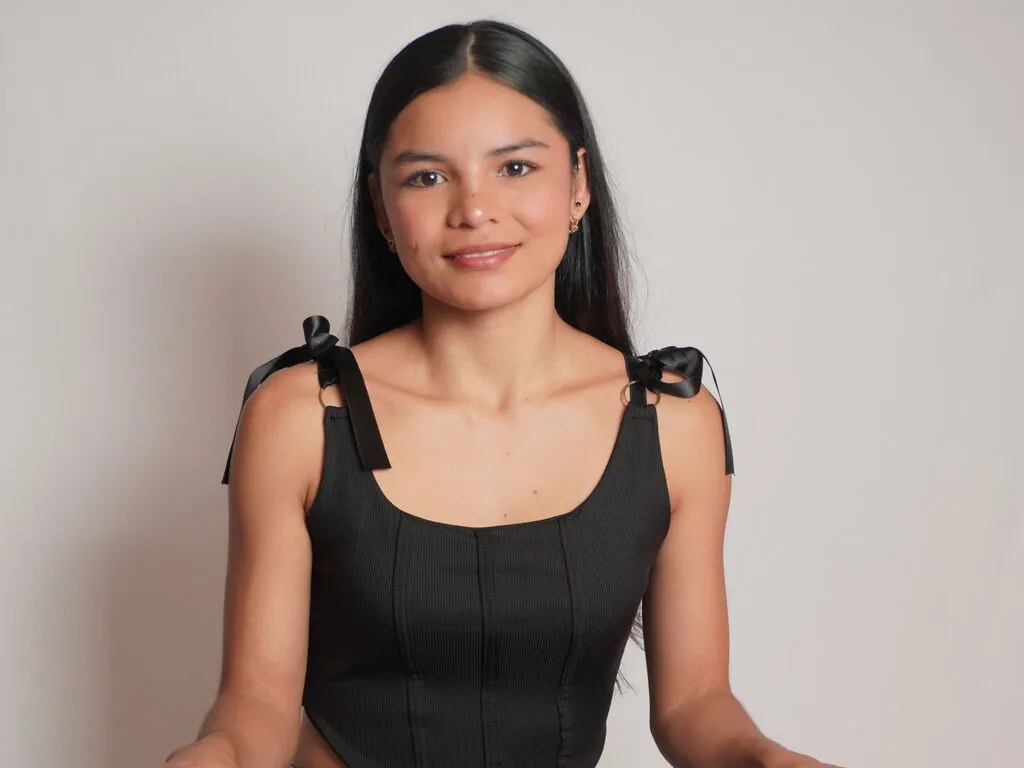 LiveJasmin CrystalSton is Freechat CrystalSton — me gusta hablar pero al inicio soy un poco timida, quiero explorar cada centimetro de tu cuerpo