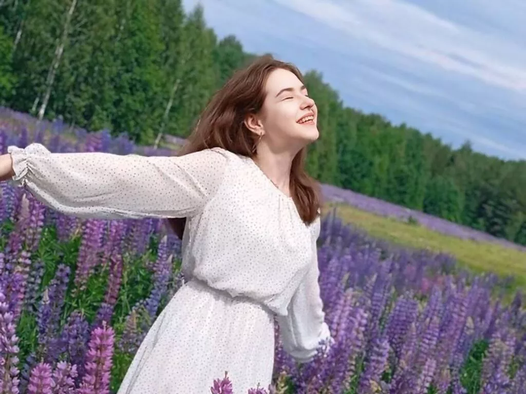 LiveJasmin LoisCleverley is Freechat LoisCleverley — I enjoy spending time with nice people. I love animals, go to yoga on weekends, am a bit of an automotive enthusiast, and don't often play computer games. I'd be happy to chat with you about these topics.