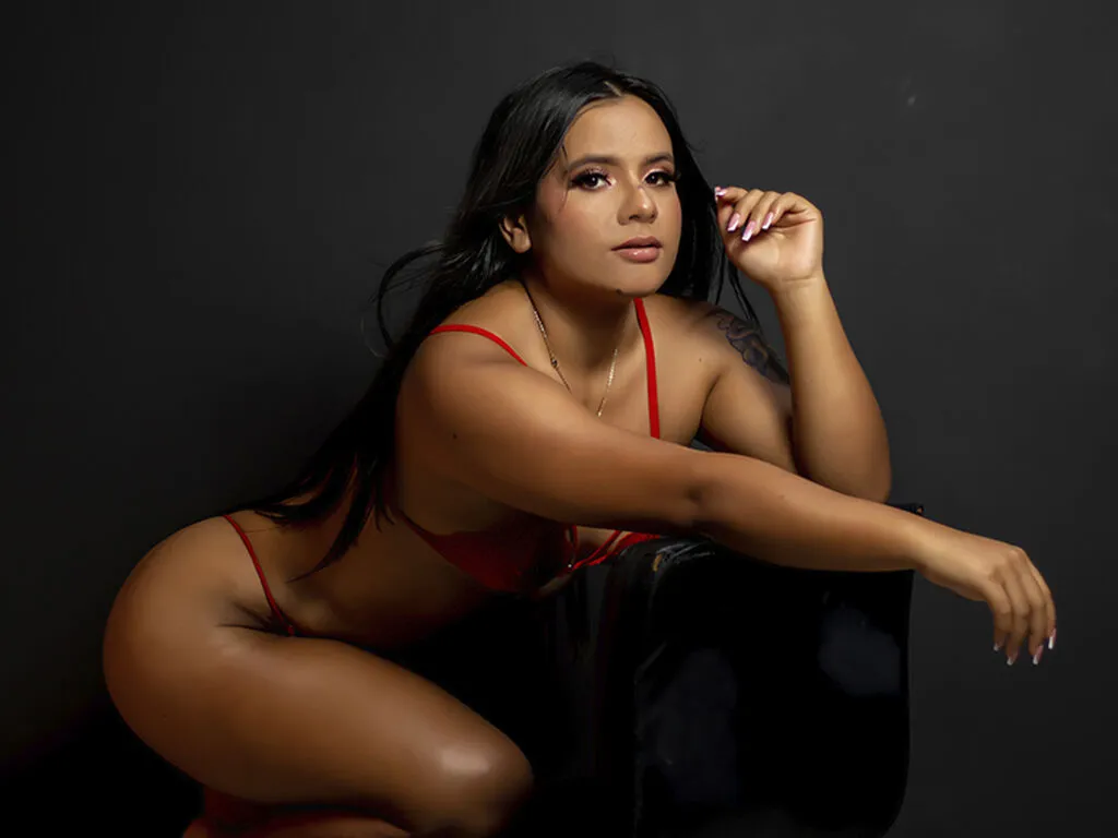 LiveJasmin MiaSwani is Freechat MiaSwani — Chocolate ice cream, sincere smiles, Latin and rock music, sunny days, road trips and looks that say more than a thousand words.