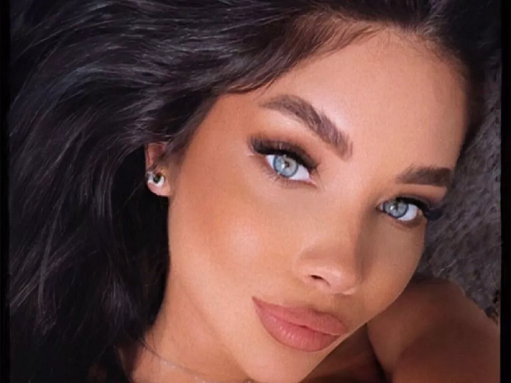 LiveJasmin Ryva is Freechat Ryva — I appreciate mannered men and also smart guys that can make me smile. Laughing is the biggest turn on . A smart, funny guy is better than the best looking guy in the world any day! Humor and sex make my day ! I love to be watched with hot and...