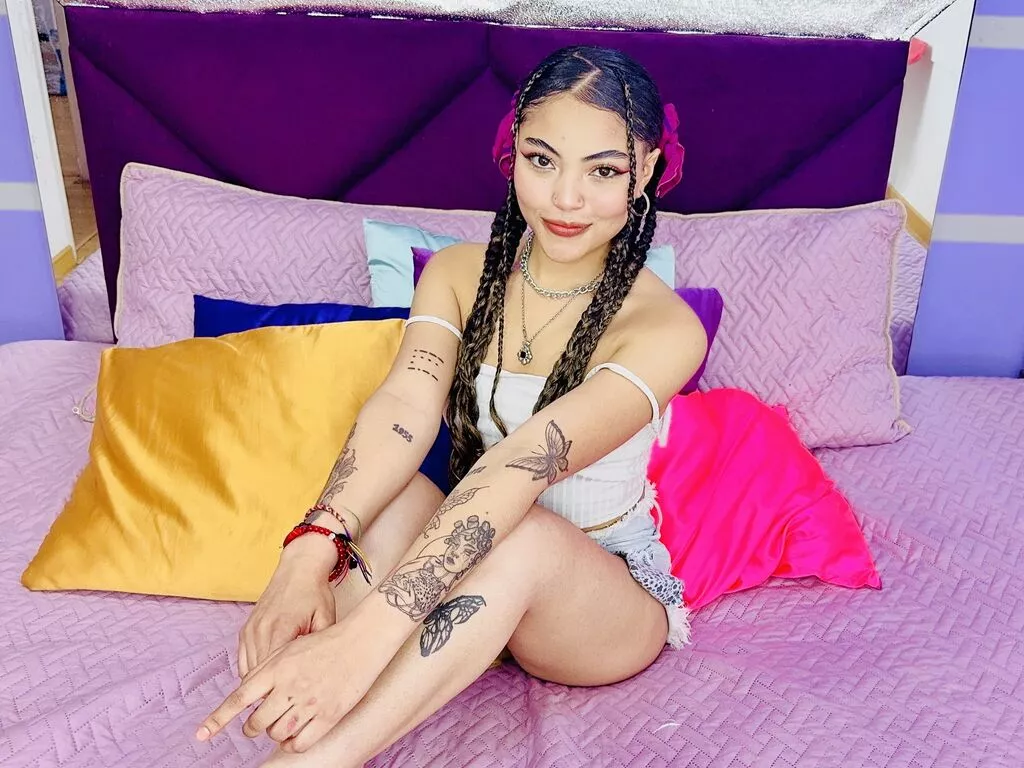 LiveJasmin SammyHil is Freechat SammyHil — I love playing with my beautiful seductive body, I love gifts, a glass of wine, surprises and a special dinner by the sea.