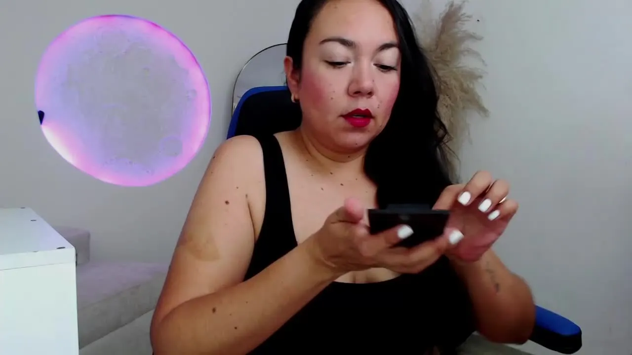 Freechat Aaliyah_cute on Streamray