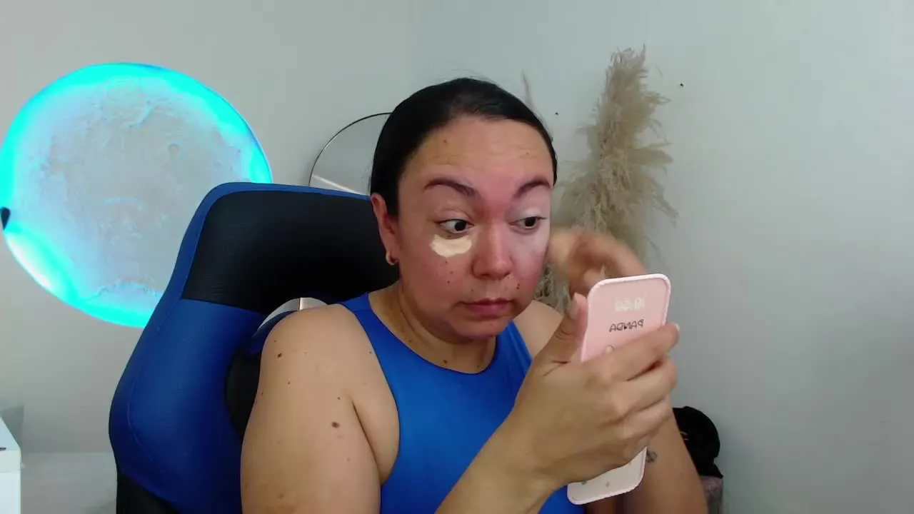 Freechat Aaliyah_cute on Streamray