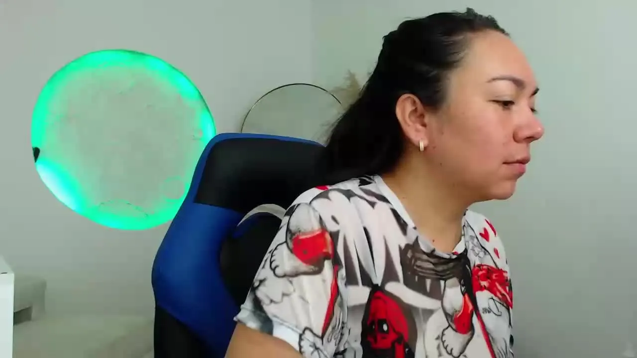 Freechat Aaliyah_cute on Streamray