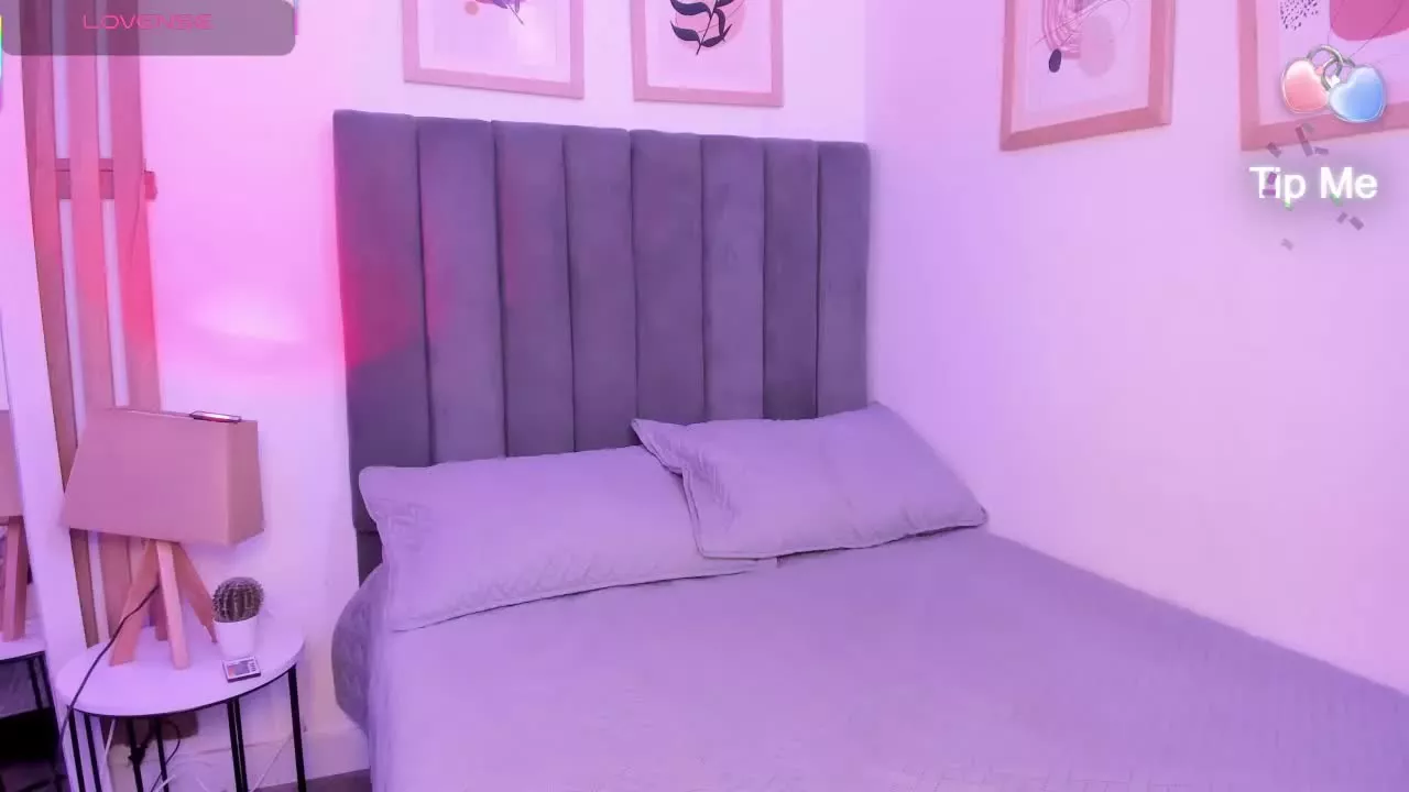 Freechat JulietteBrown on Streamray