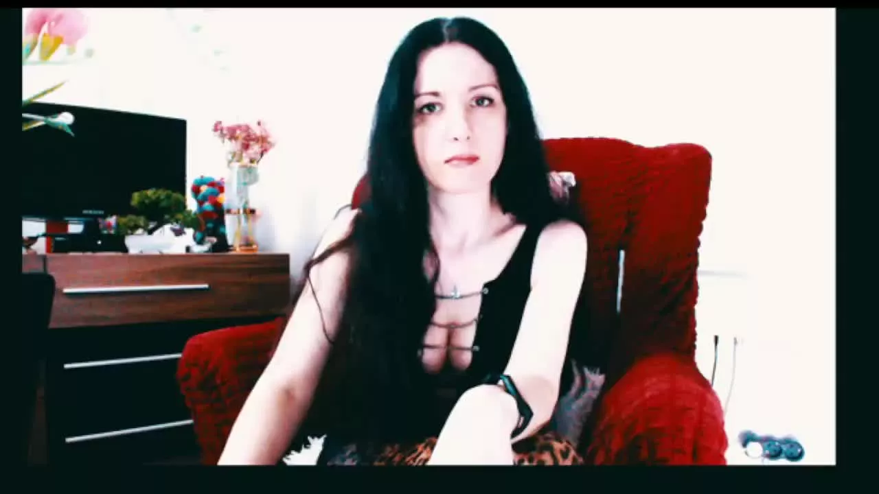 Offline just_mistress4us on Streamray