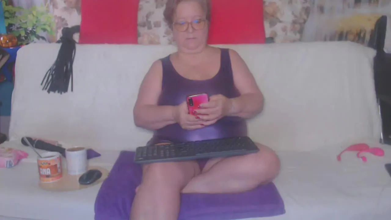 Freechat QueenPammy on Streamray