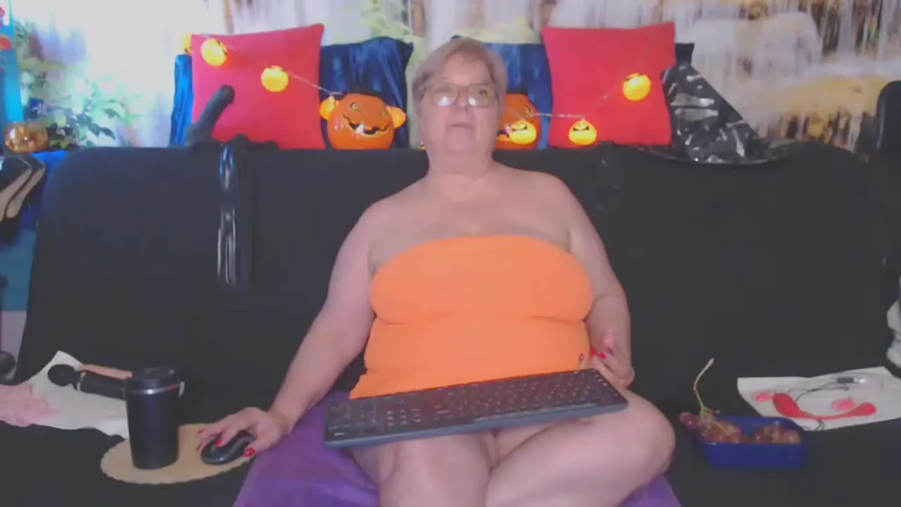 Freechat QueenPammy on Streamray