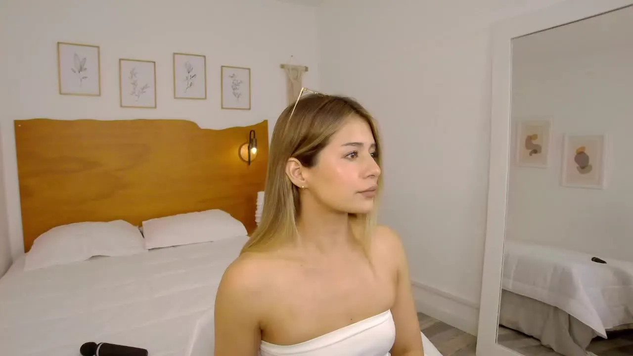 Freechat SophieRosee on Streamray