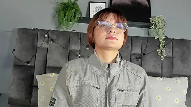 AbbyWathson — Footjob in close-up oil in my pantyhose