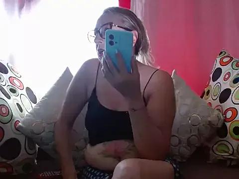 Alina_Saenz from StripChat is Freechat