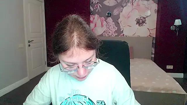 AngelinaLow from StripChat is Freechat