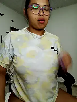 chalohott on StripChat