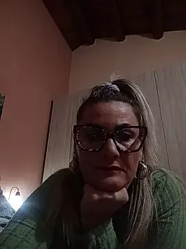 StripChat CRHYSTEL is Freechat CRHYSTEL — Prendi whatsapp regalo 1 video di cop