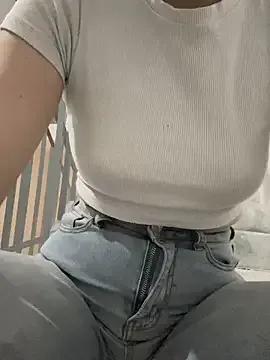 StripChat Cumonmme is Freechat Cumonmme — Let the drool on your bare tits