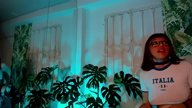 cute_hollywood on StripChat